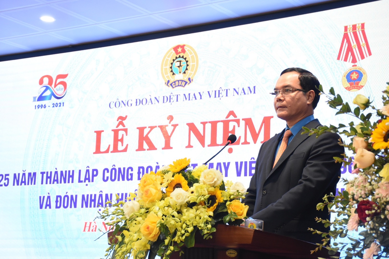 Công đoàn Dệt May “thêu truyền thống, dệt tương lai” Công đoàn Dệt May “thêu truyền thống, dệt tương lai”