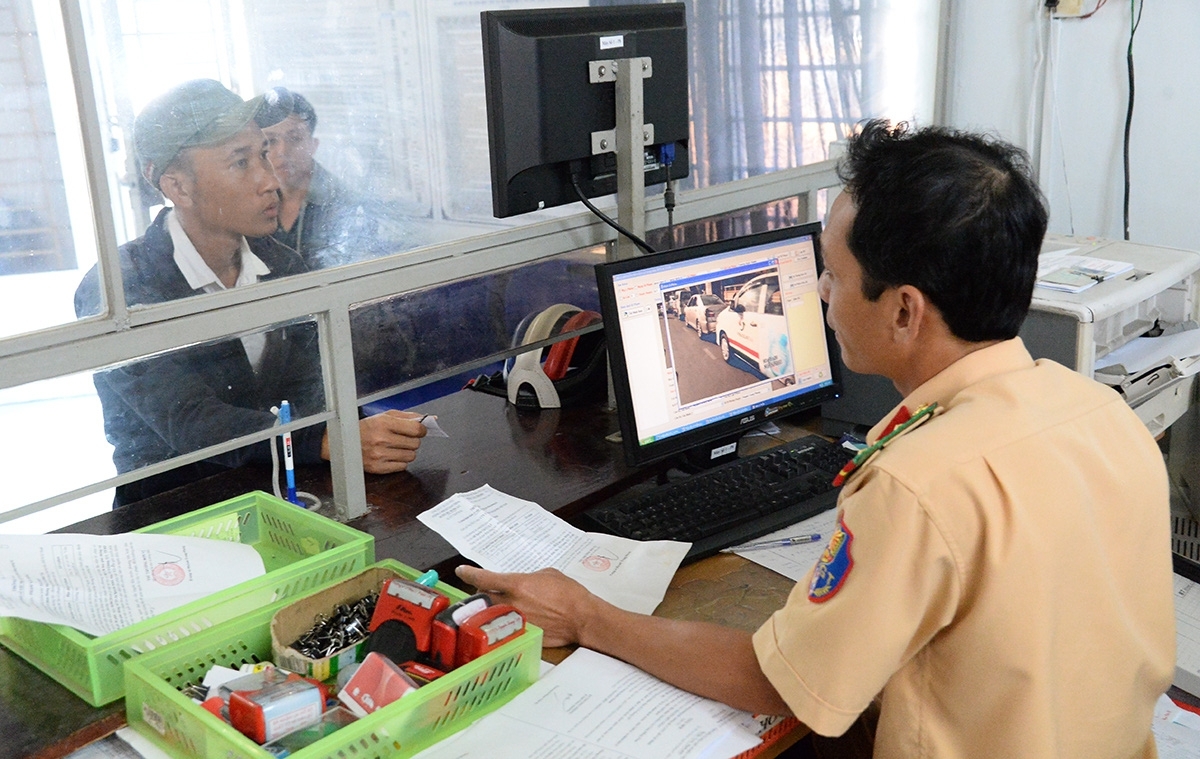 tu 17 nguoi dan co the nop phat vi pham giao thong online tren toan quoc