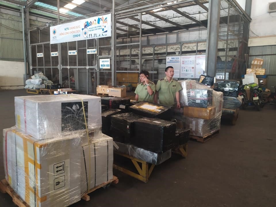Trong 1 tháng, Quản lý thị trường xử lý 2 vụ chuyển hàng lậu qua đường hàng không trong 1 thang quan ly thi truong xu ly 2 vu chuyen hang lau qua duong hang khong