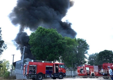 Đoàn xe Công ty Doosan Việt Nam nghênh ngang cản đường xe chữa cháy doan xe cong ty doosan viet nam nghenh ngang can duong xe chua chay