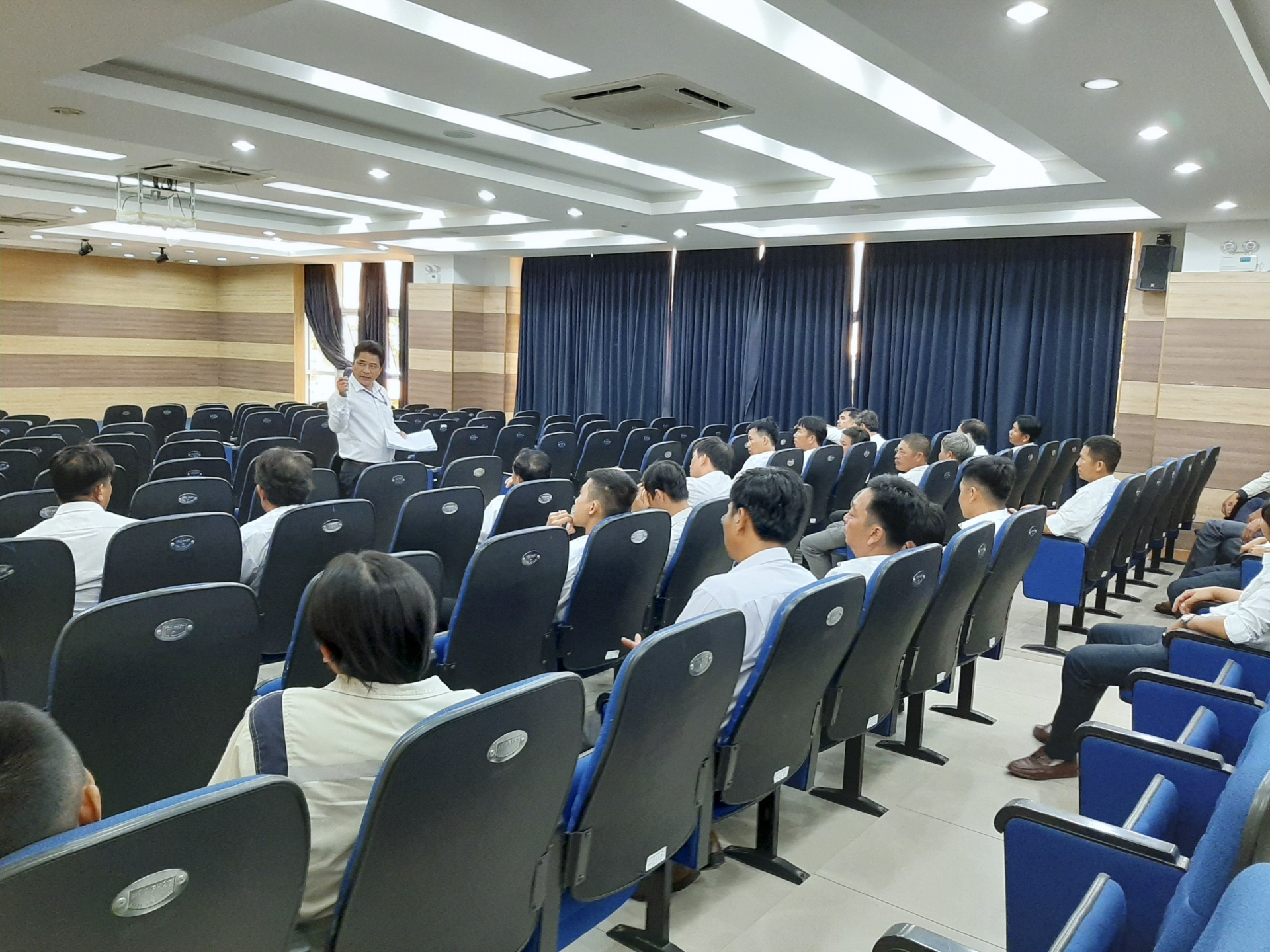 Công ty Doosan Việt Nam yêu cầu đơn vị cung cấp dịch vụ vận tải sa thải 2 tài xế cong ty doosan viet nam yeu cau don vi cung cap dich van tai sa thai 2 tai xe