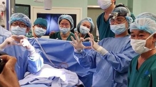 thu tuong gui loi chuc mung kip phau thuat tach roi cap song sinh truc nhi dieu nhi