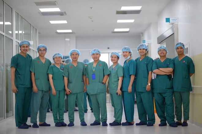 Cặp song sinh dính liền Diệu Nhi-Trúc Nhi đã tỉnh sau ca phẫu thuật kéo dài 12 tiếng Cặp song sinh dính liền Diệu Nhi-Trúc Nhi đã tỉnh sau ca phẫu thuật kéo dài 12 tiếng