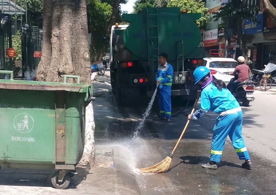 chieu toi ngay 17 7 tren cac tuyen pho tai 4 quan noi thanh da khong con rac ton dong