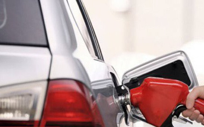 tai sao khong nen do xang luc troi nang nong