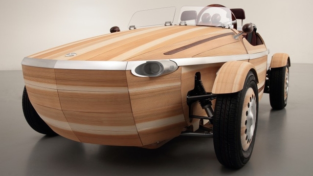 chiem nguong hang doc toyota setsuna chay dien lam bang go