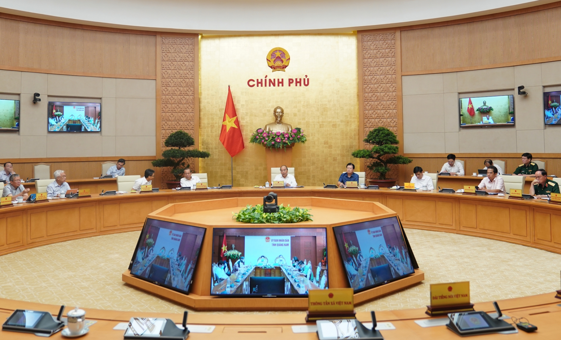 thu tuong nguye n xuan phu c bang moi gia khong de dich benh bung phat lan rong