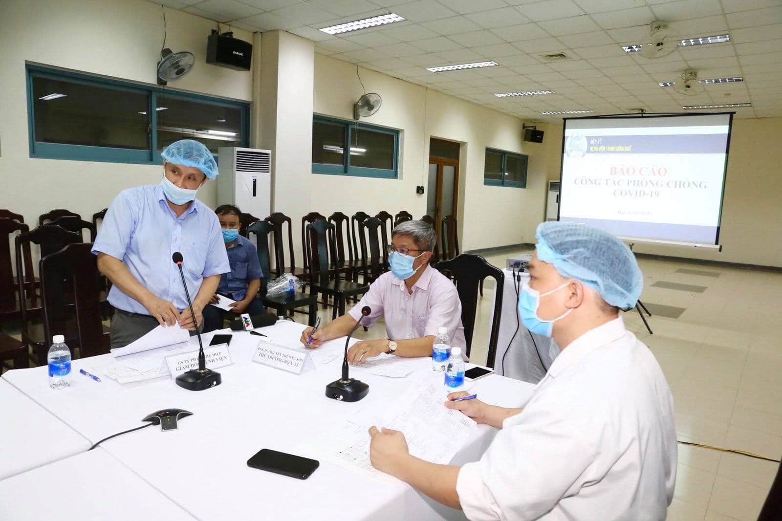 18 ca nhiem covid 19 duoc chuyen ra benh vien trung uong hue dang co tien trien tot