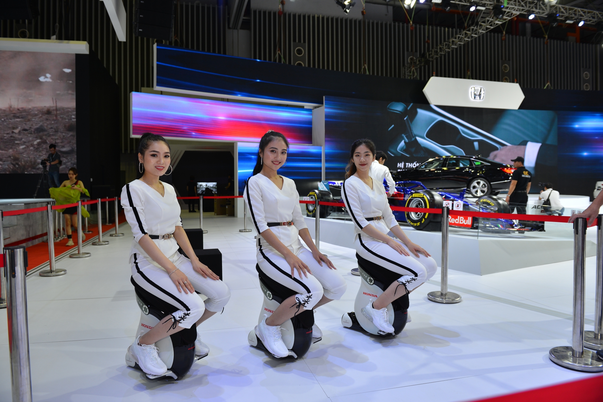 Honda mang xe đua F1 và Accord hoàn toàn mới đến VMS 2019 honda mang xe dua f1 va accord hoan toan moi den vms 2019