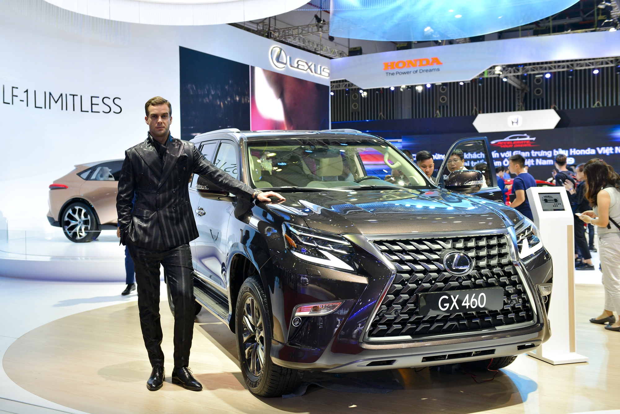 Lexus giới thiệu RX và GX phiên bản nâng cấp tại VMS 2019 lexus gioi thieu rx va gx phien ban nang cap tai vms 2019