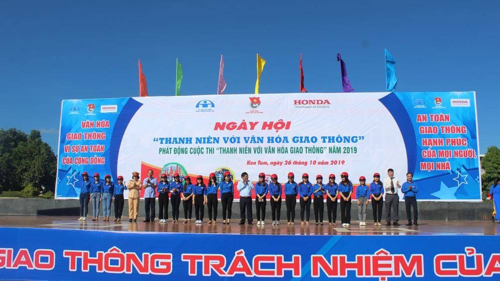 Hơn 190.000 người tham gia chương trình “Thanh niên với văn hóa giao thông” năm 2019 Hơn 190.000 người tham gia chương trình “Thanh niên với văn hóa giao thông” năm 2019