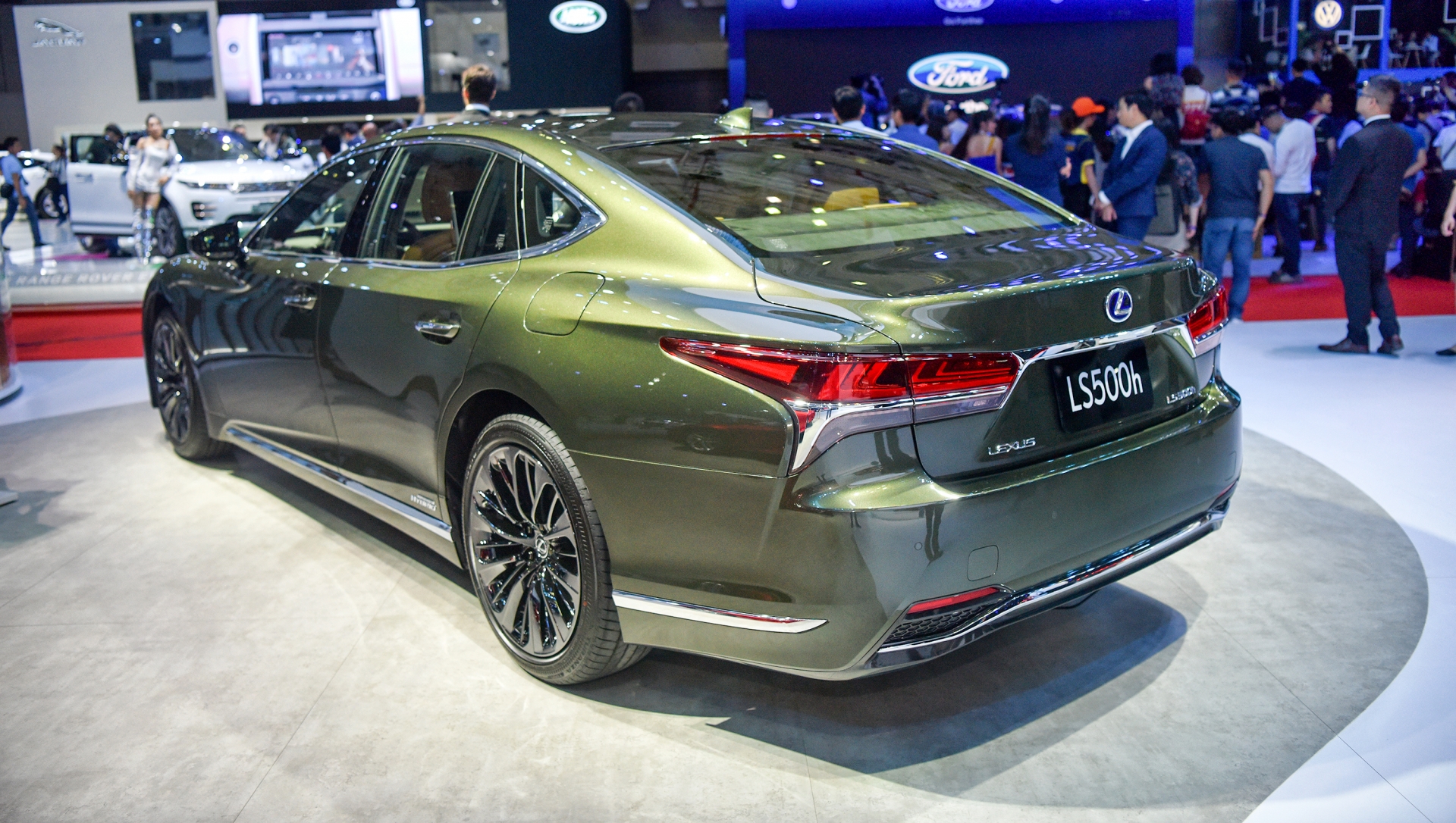 lexus gioi thieu ls500h phien ban dac biet tai vms 2019