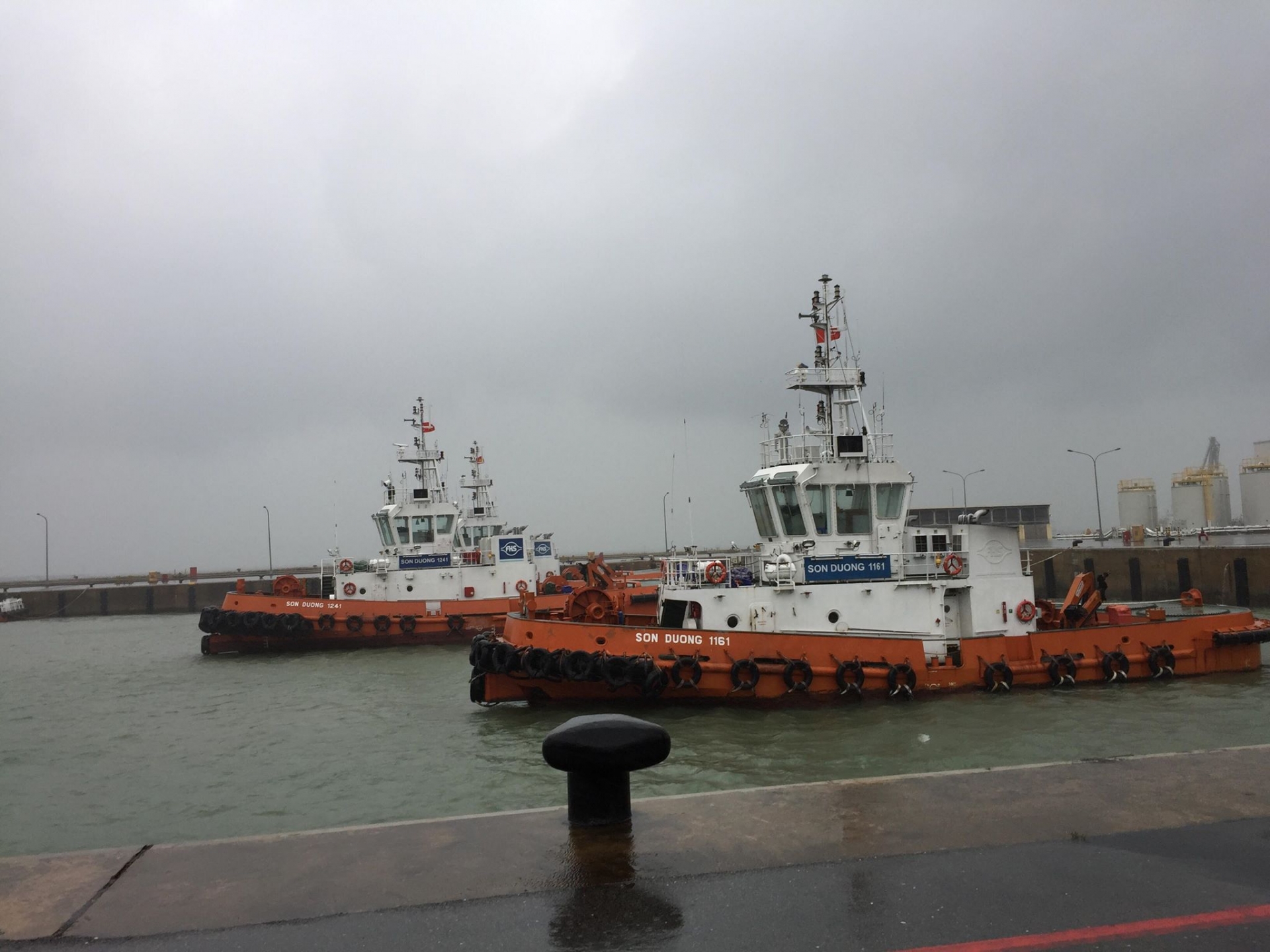 Vụ tàu chìm trên biển Hà Tĩnh: Cứu được 02 người, 10 người đang mất tích Vụ tàu chìm trên biển Hà Tĩnh: Cứu được 02 người, 10 người đang mất tích