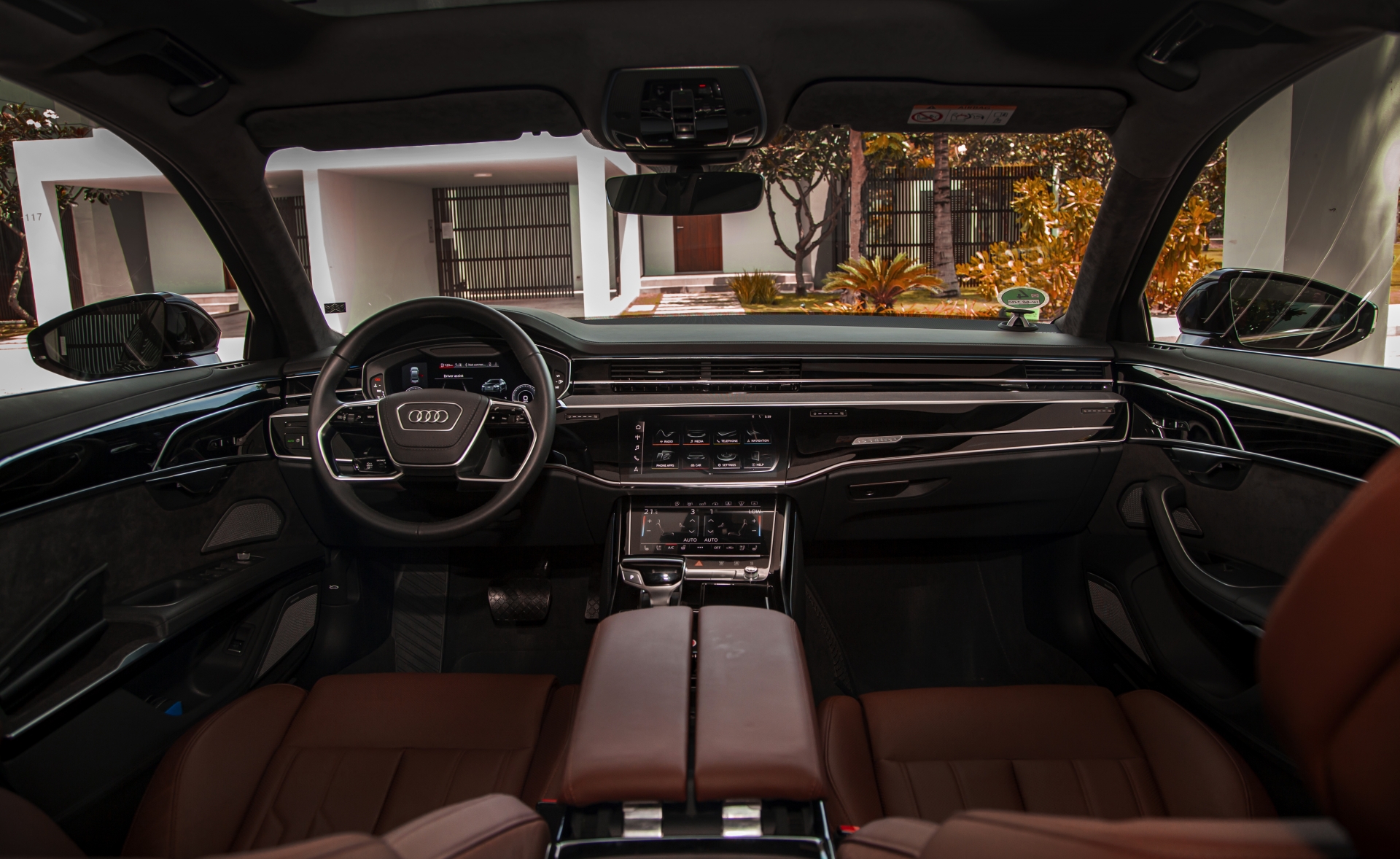 Audi A8L - Không chỉ là một chiếc xe audi a8l khong chi la mot chiec xe