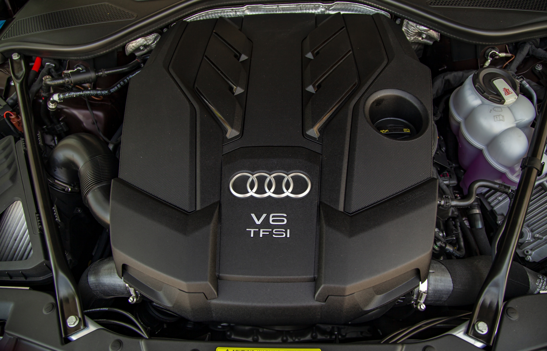 Audi A8L - Không chỉ là một chiếc xe audi a8l khong chi la mot chiec xe