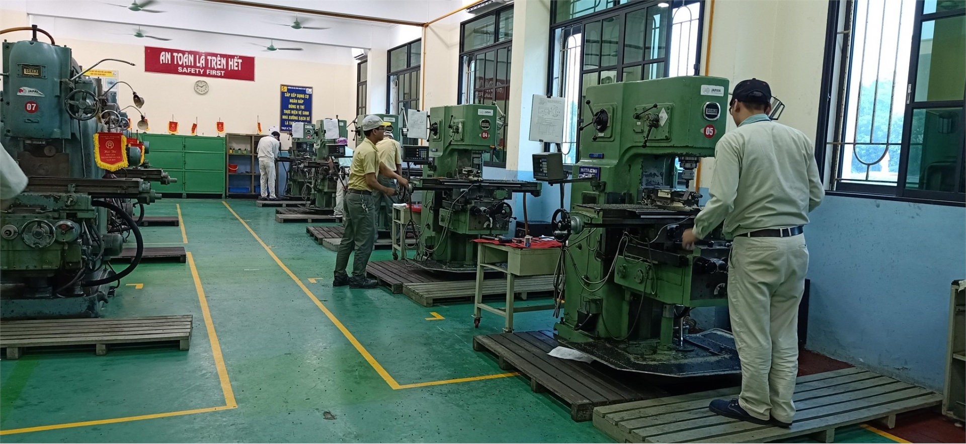 Danh mục công việc có yêu cầu nghiêm ngặt về an toàn, vệ sinh lao động Danh mục công việc có yêu cầu nghiêm ngặt về an toàn, vệ sinh lao động