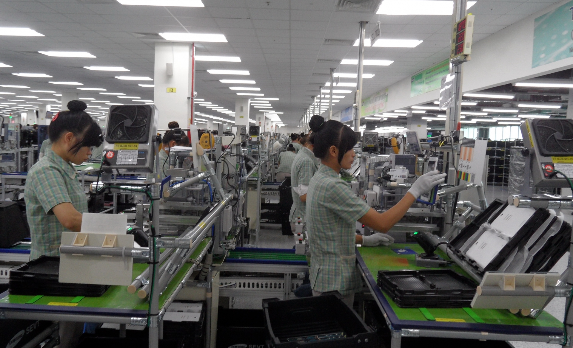 Đánh giá tư thế lao động ở nhân viên sản xuất lắp ráp linh kiện điện tử