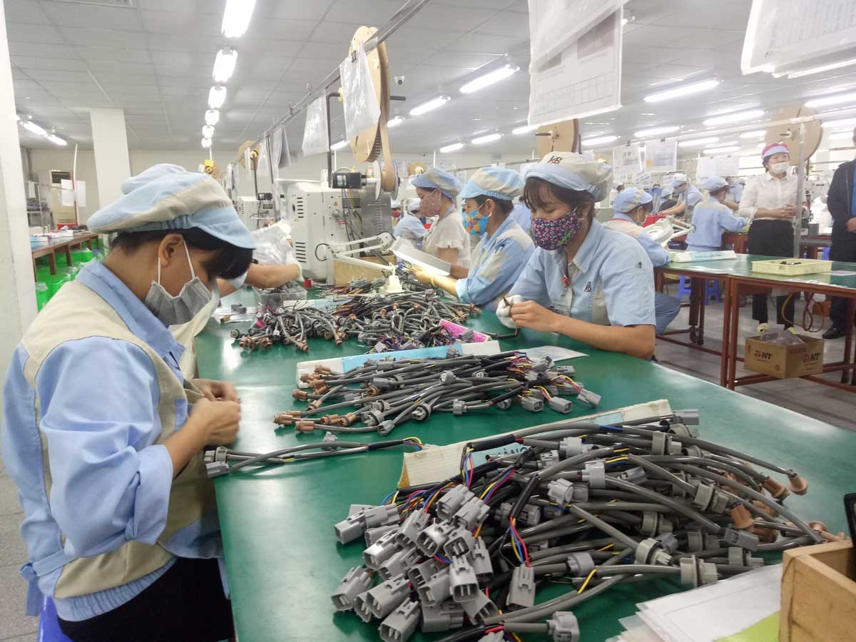 Đánh giá tư thế lao động ở nhân viên sản xuất lắp ráp linh kiện điện tử