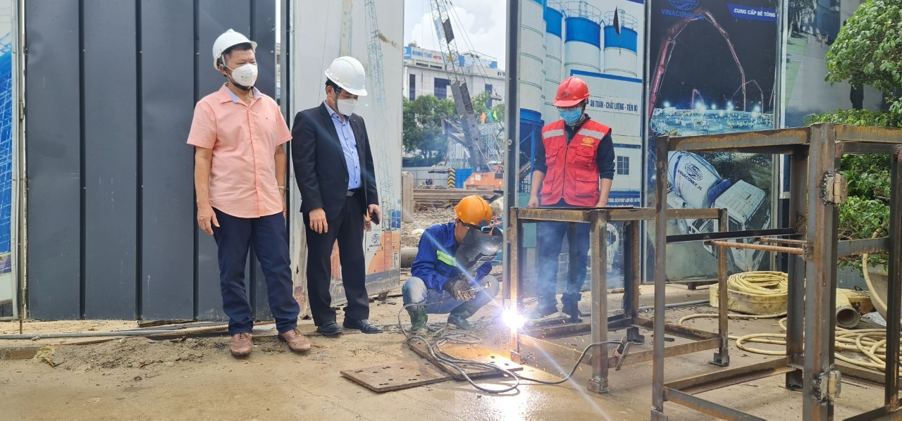 Hướng tới bảo đảm sức khỏe người lao động và phát triển bền vững Hướng tới bảo đảm sức khỏe người lao động và phát triển bền vững