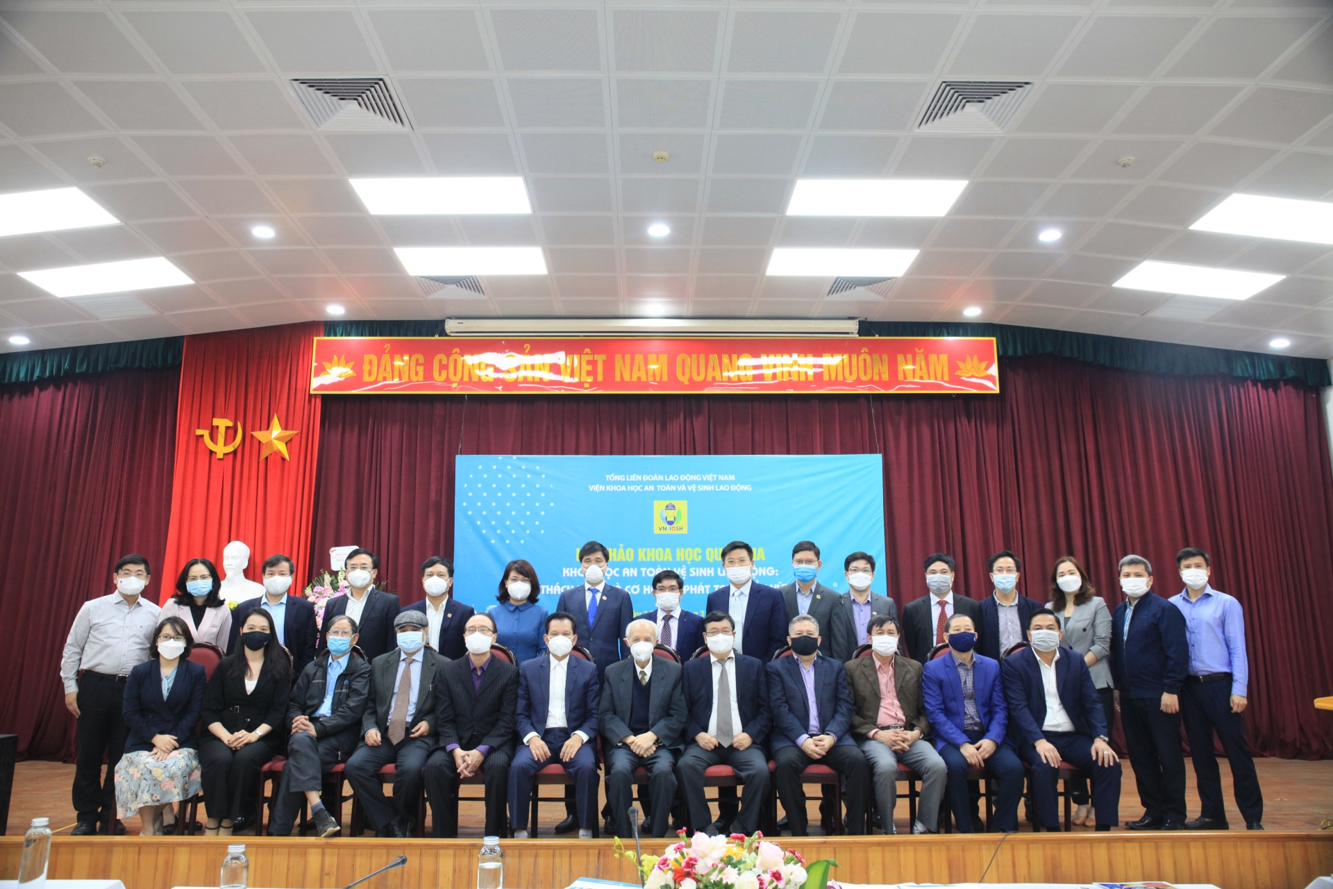 Xây dựng xã hội an toàn trong bối cảnh cuộc Cách mạng công nghiệp lần thứ tư và đại dịch Covid-19 Xây dựng xã hội an toàn trong bối cảnh cuộc Cách mạng công nghiệp lần thứ tư