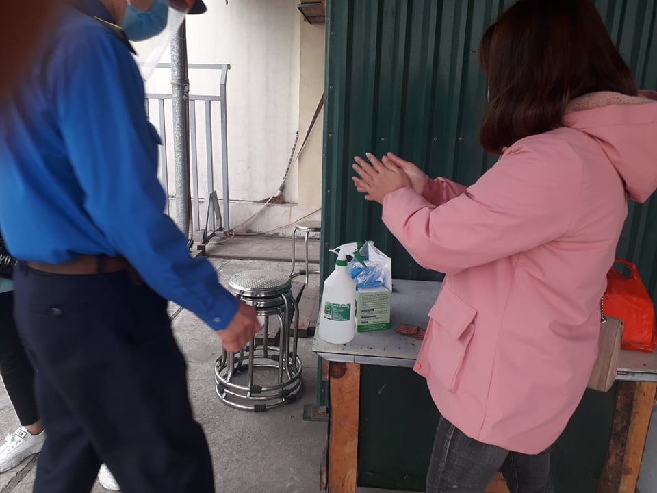 Công nhân vùng dịch gồng mình vượt “bão” Covid