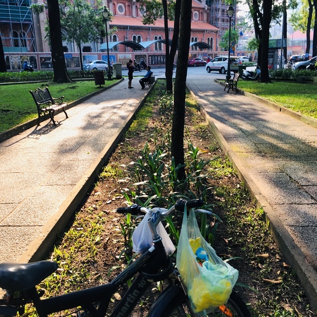 Sài Gòn vơ vẩn đạp xe… Sài Gòn vơ vẩn đạp xe…