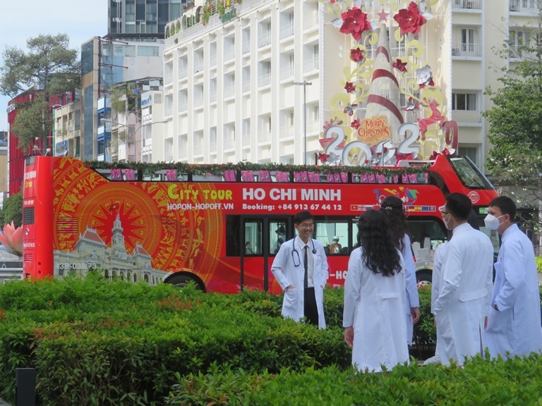 Sài Gòn vơ vẩn đạp xe… Sài Gòn vơ vẩn đạp xe…