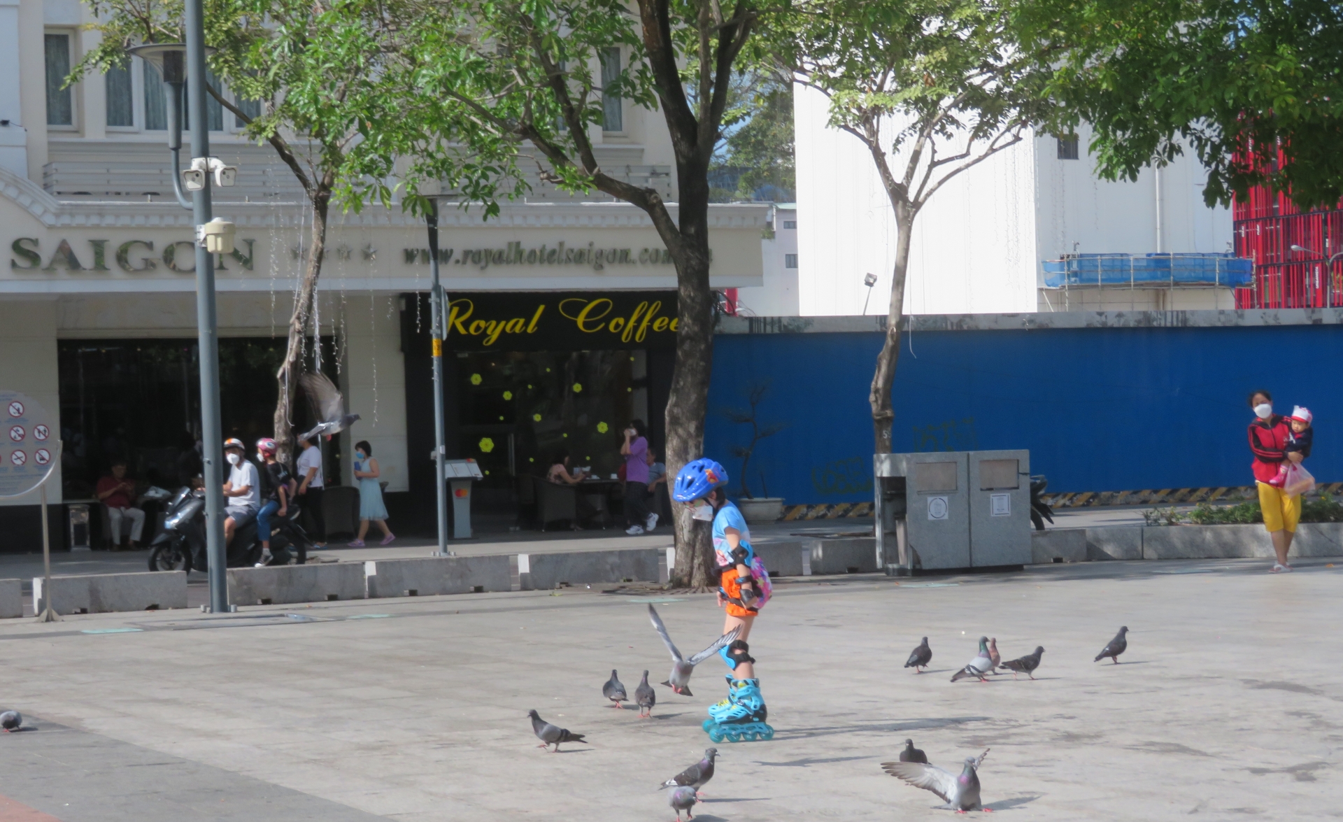 Sài Gòn vơ vẩn đạp xe… Sài Gòn vơ vẩn đạp xe…