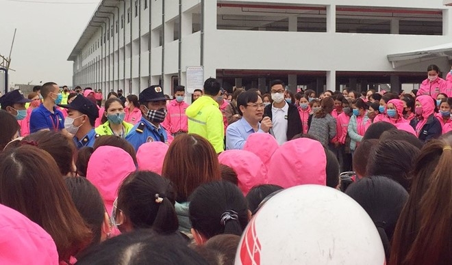 Cầu nối đưa công nhân lao động đến với Đảng Cầu nối đưa công nhân lao động đến với Đảng