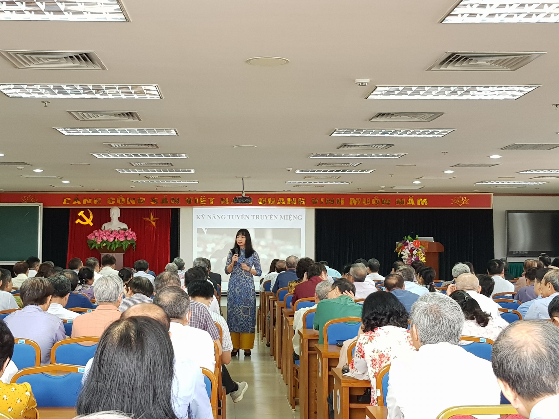 Vai trò của tuyên giáo công đoàn trong nắm bắt và xử lý thông tin dư luận hiện nay Vai trò của tuyên giáo công đoàn trong nắm bắt và xử lý thông tin dư luận hiện nay