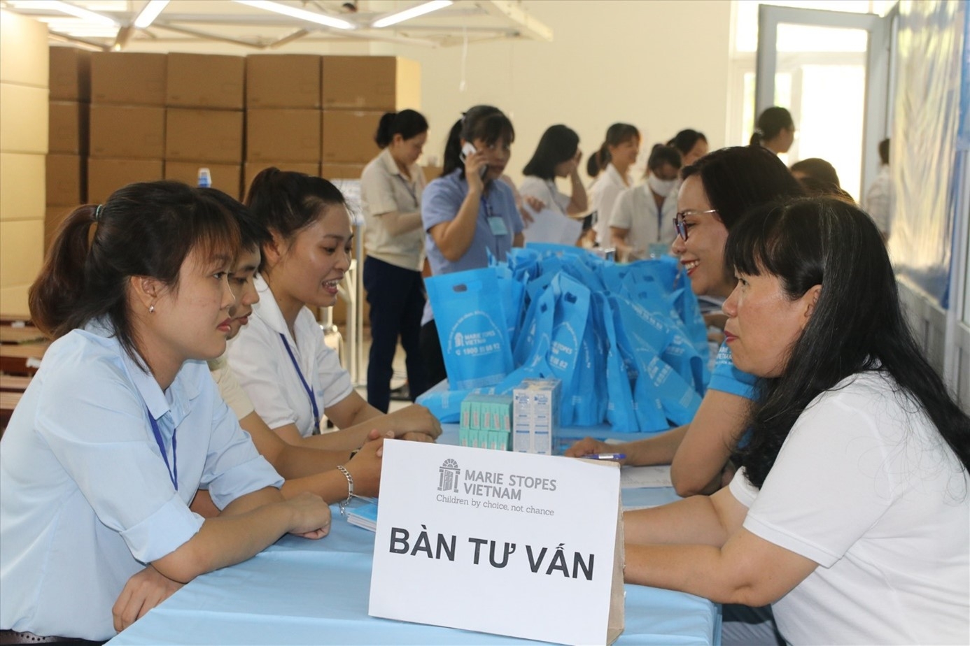 Thực trạng sức khỏe và tiếp cận dịch vụ y tế của nữ lao động di cư