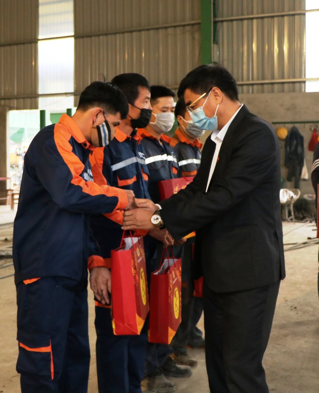 Món quà ý nghĩa, thiết thực tổ chức Công đoàn dành cho người lao động Món quà ý nghĩa, thiết thực tổ chức Công đoàn dành cho người lao động