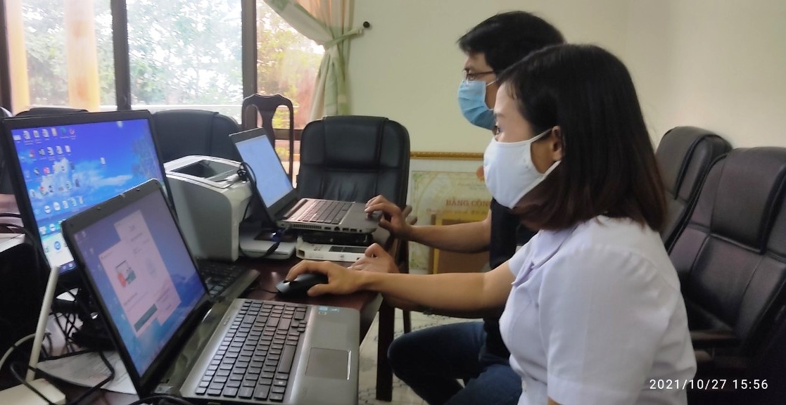 “Chiến binh Blouse trắng” 24/7 hai năm với Covid-19