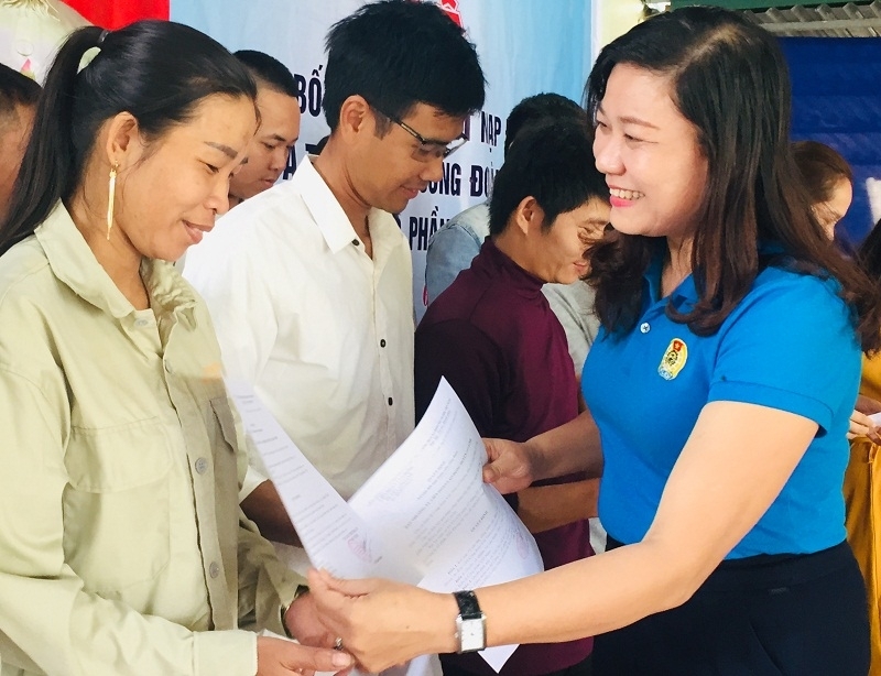 “Mang lại niềm vui, sự ấm áp cho người lao động trong dịp Tết”