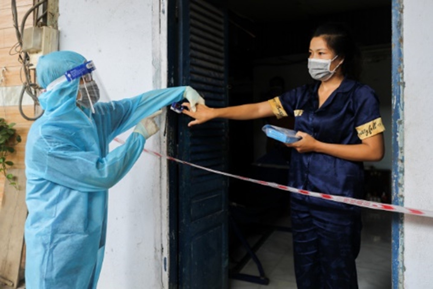 Điều trị Covid-19 tại nhà có được hưởng chế độ bảo hiểm xã hội không?