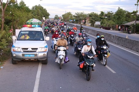 Giải quyết vấn đề di cư lao động ở vùng đồng bằng sông Cửu Long hiện nay Giải quyết vấn đề di cư lao động ở vùng Đồng bằng sông Cửu Long hiện nay