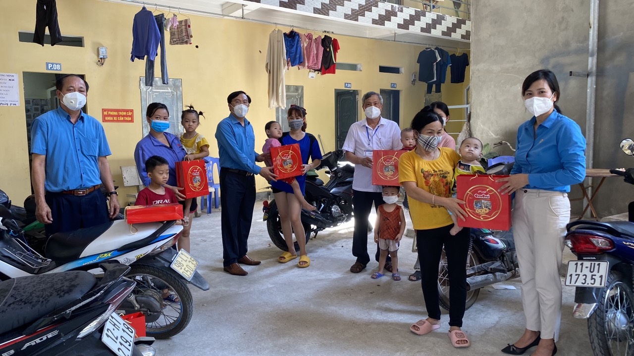 Tác động của đại dịch Covid-19 đến công nhân các doanh nghiệp FDI vùng đồng bằng sông Hồng Tác động của đại dịch Covid-19 đến công nhân các doanh nghiệp FDI Đồng bằng sông Hồng