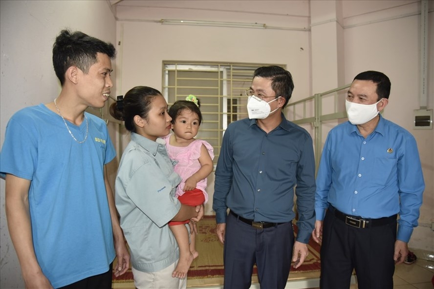 Tác động của đại dịch Covid-19 đến công nhân các doanh nghiệp FDI vùng đồng bằng sông Hồng Tác động của đại dịch Covid-19 đến công nhân các doanh nghiệp FDI Đồng bằng sông Hồng