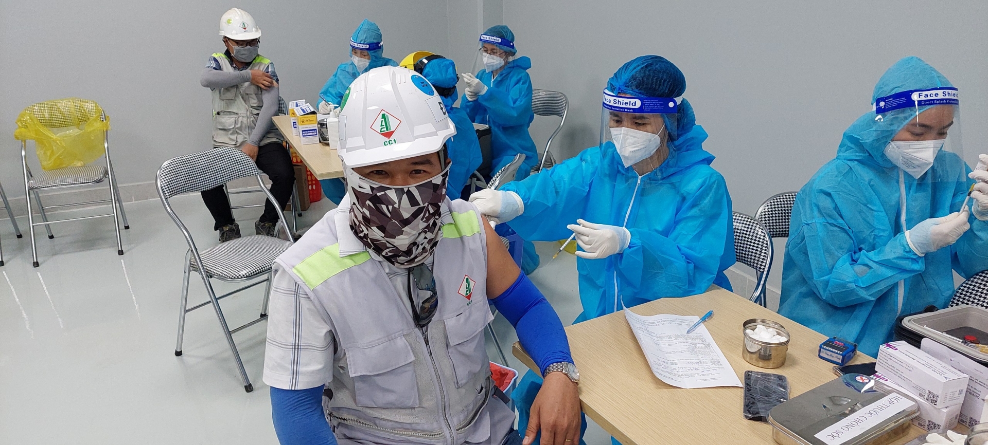 Áp dụng thành tựu kiểm soát Covid-19 vào quản lý an toàn, vệ sinh lao động Áp dụng thành tựu kiểm soát Covid-19 vào quản lý an toàn, vệ sinh lao động