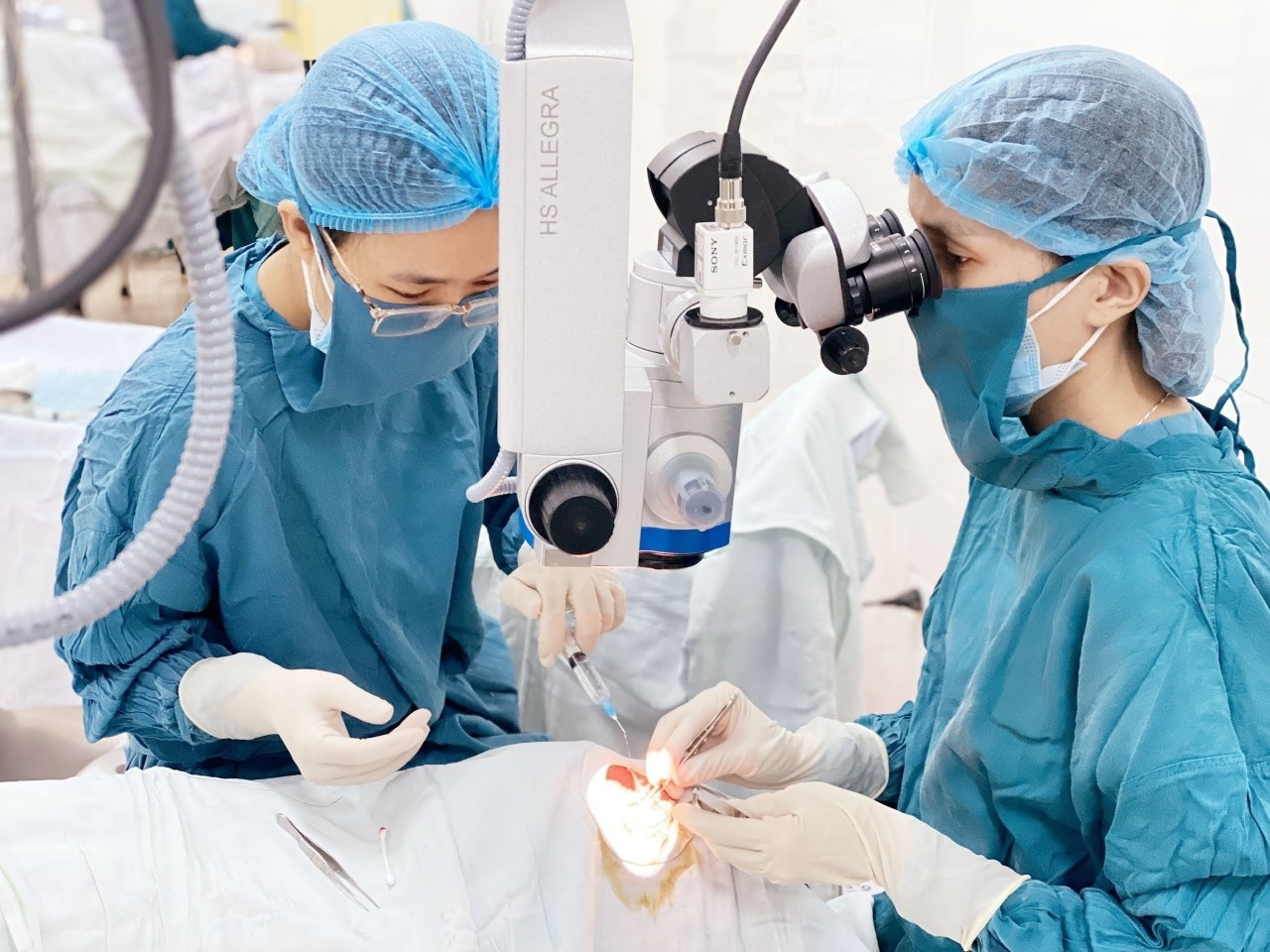 Những nữ lương y vì sức khỏe đồng bào