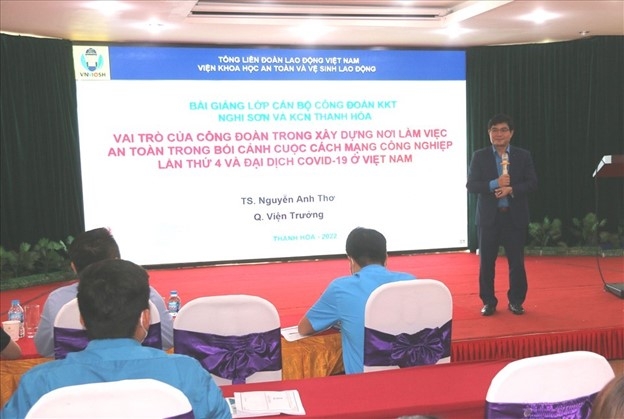 Tập huấn nghiệp vụ cho hơn 100 cán bộ công đoàn cơ sở