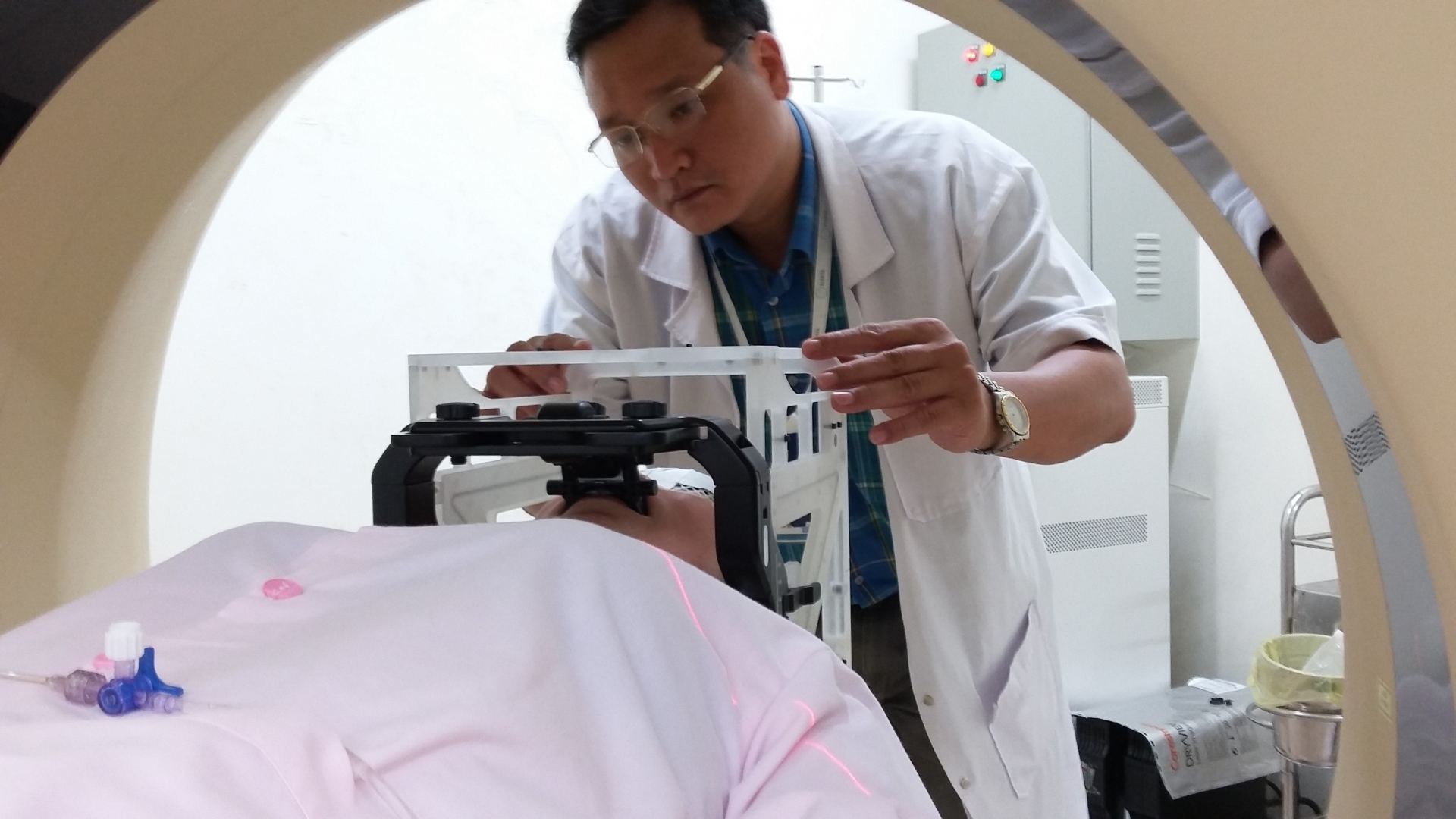 Chưa có ai bị xử lý vì hút thuốc lá ở bệnh viện Chưa có ai bị xử lý vì hút thuốc lá ở bệnh viện