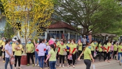 Tại sao lương công nhân không đủ sống?