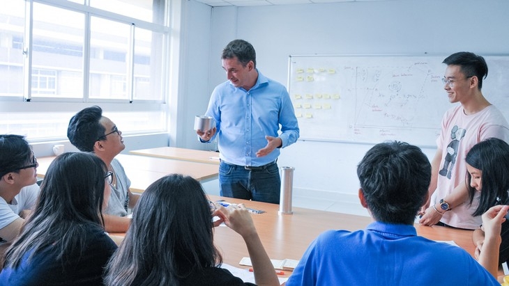 Nâng cao chất lượng nguồn nhân lực, phát triển văn hóa, đặt con người vào trung tâm của sự phát triển