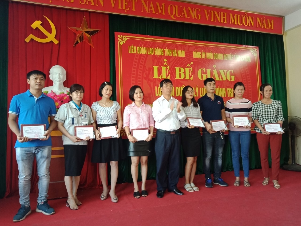 Công tác xây dựng tổ chức Đảng và phát triển đảng viên ở DN ngoài khu vực Nhà nước