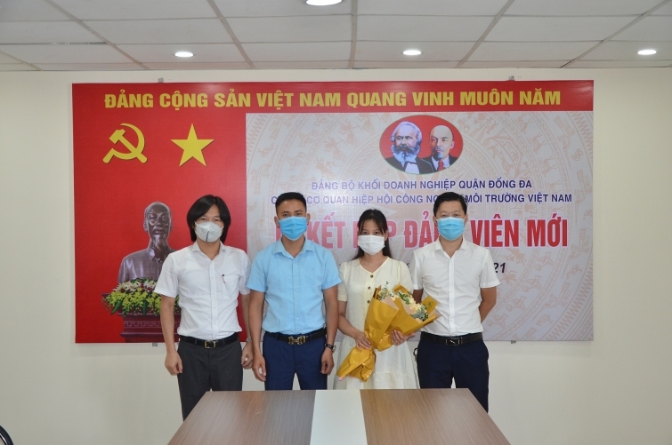 Một số vấn đề đặt ra về công tác xây dựng tổ chức Đảng và phát triển đảng viên ở doanh nghiệp ngoài khu vực Nhà nước