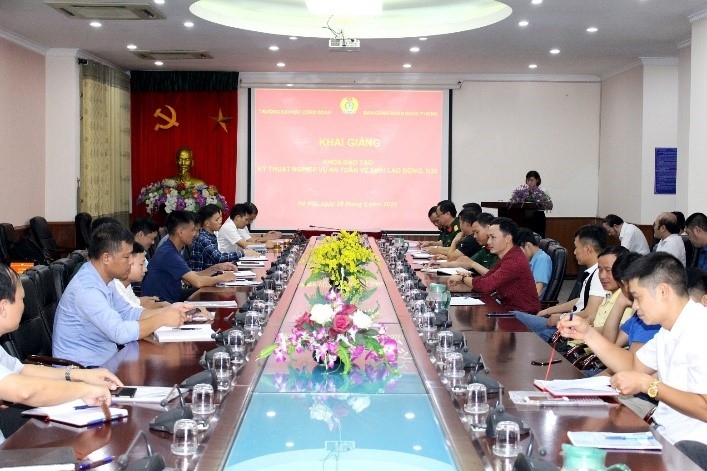 Tăng cường đào tạo, bồi dưỡng về an toàn, vệ sinh lao động  cho công đoàn cơ sở