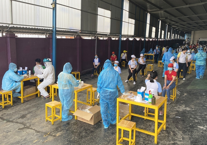 Hỗ trợ sản xuất, chăm lo đời sống người lao động