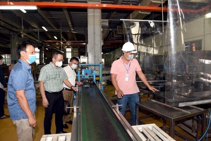 Hỗ trợ sản xuất, chăm lo đời sống người lao động