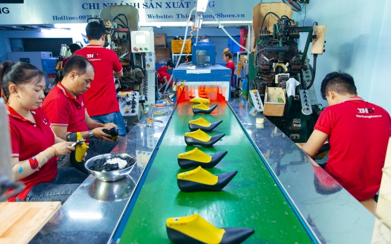 Tiếp xúc nhiệt độ cao và ồn liên quan đến sức khỏe tâm thần của công nhân sản xuất giày Tiếp xúc nhiệt độ cao và ồn liên quan đến sức khỏe tâm thần của công nhân sản xuất giày